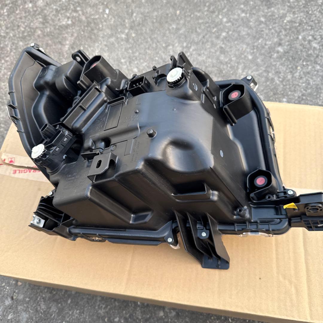 LA650S タントカスタム　ヘッドライト　左　Ｌ