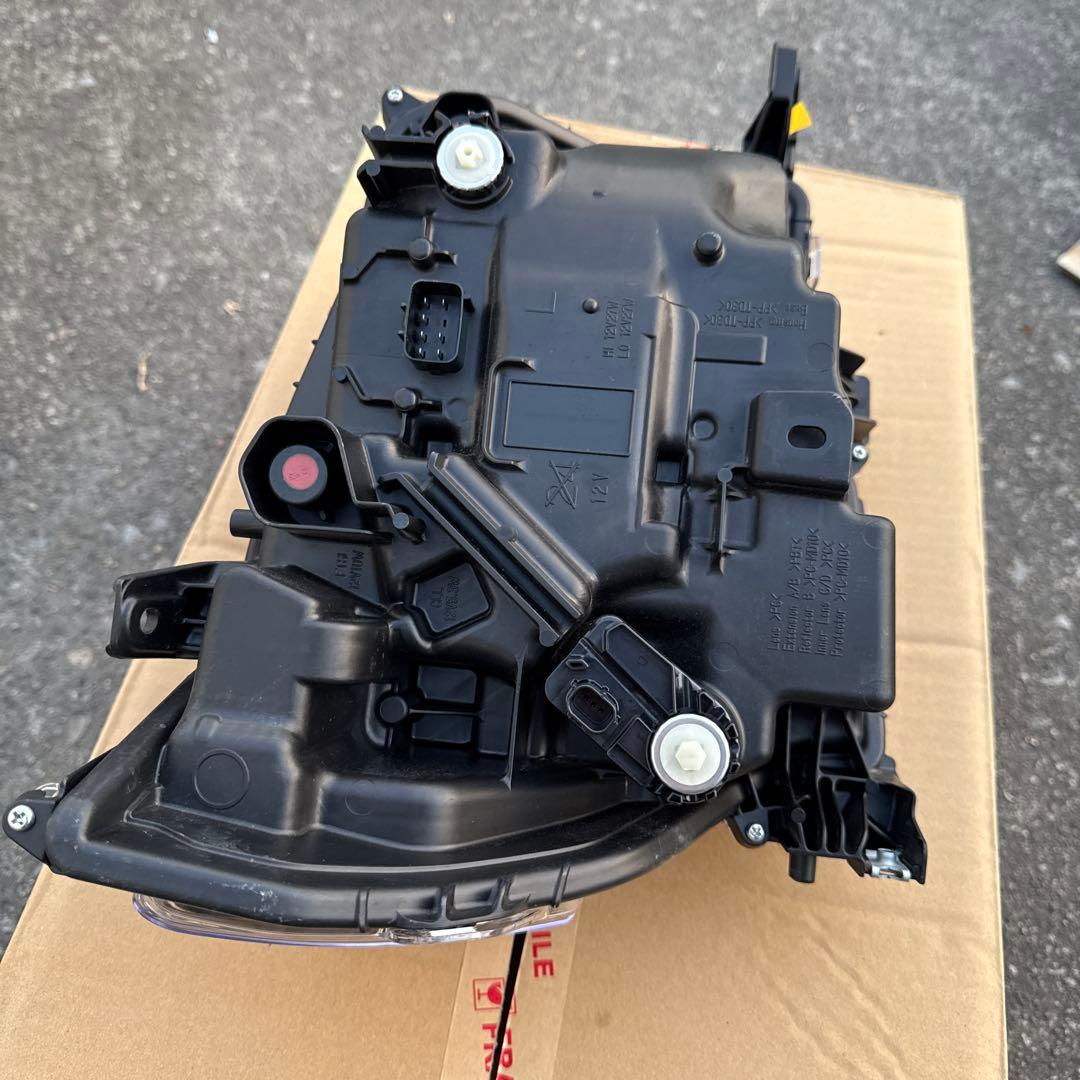 LA650S タントカスタム　ヘッドライト　左　Ｌ