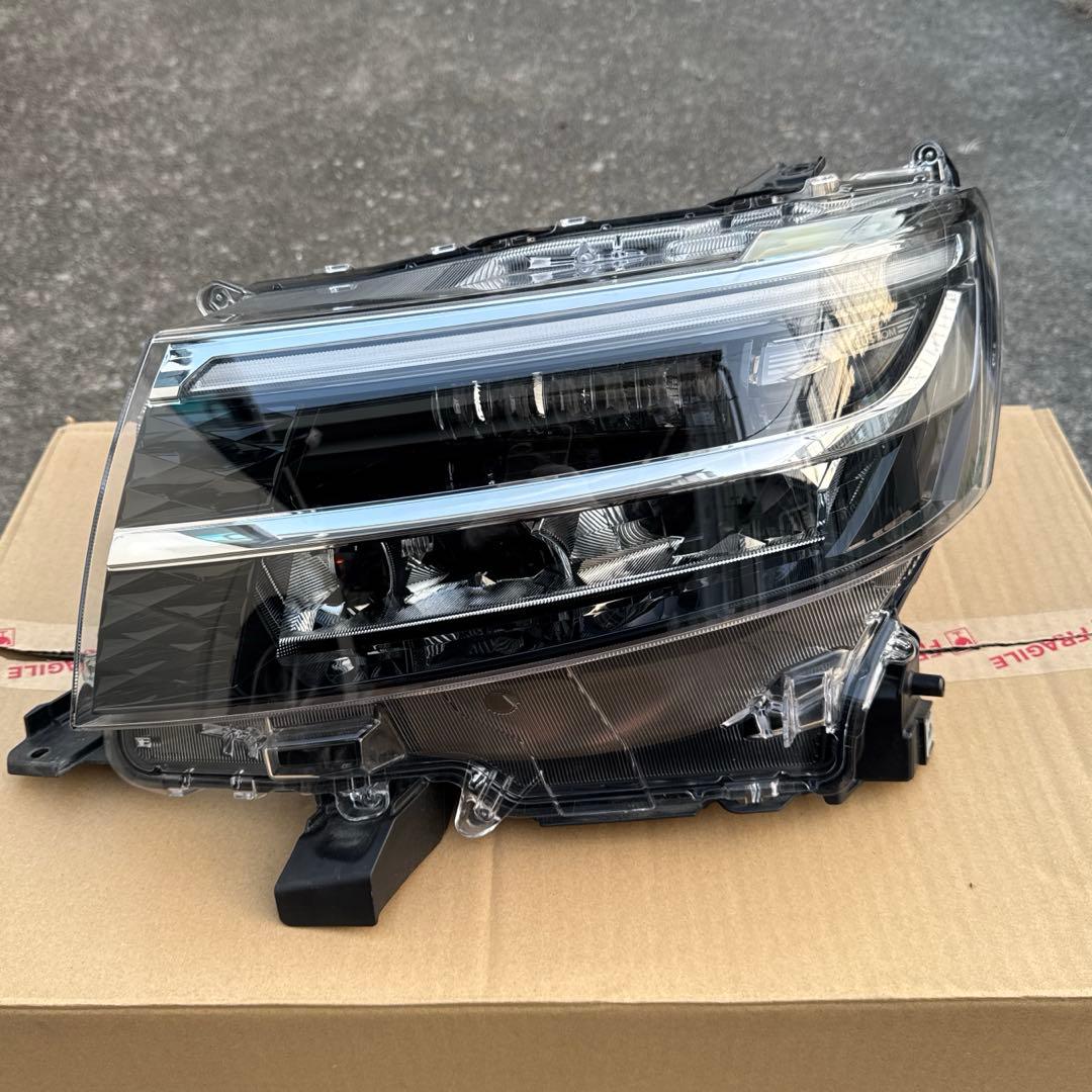 LA650S タントカスタム　ヘッドライト　左　Ｌ