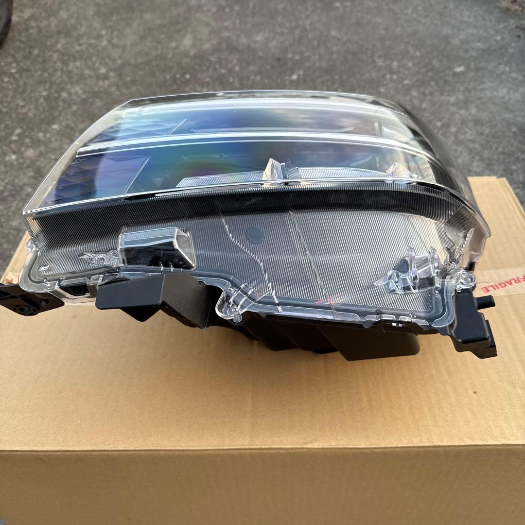 LA650S タントカスタム　ヘッドライト　左　Ｌ