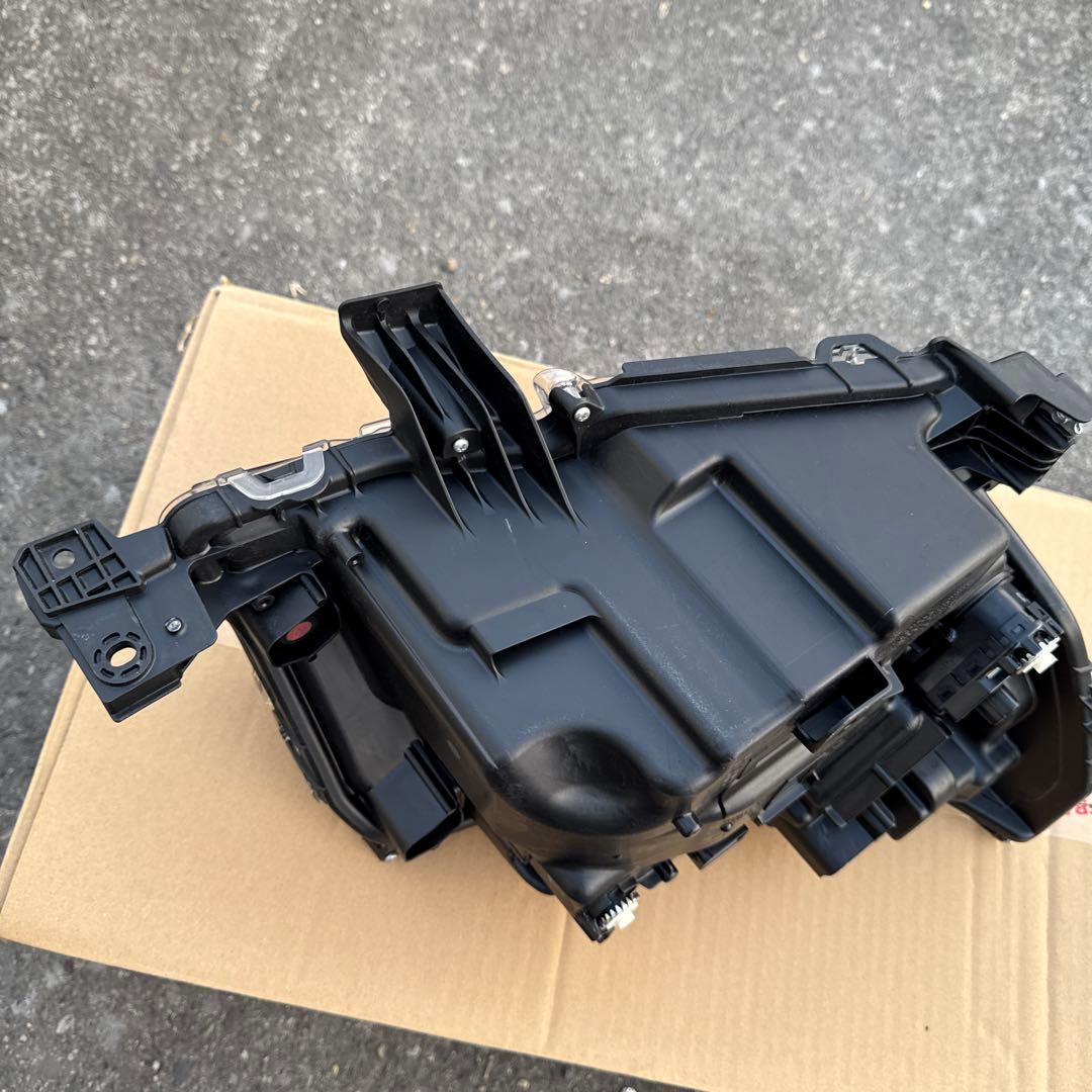 LA650S タントカスタム　ヘッドライト　左　Ｌ