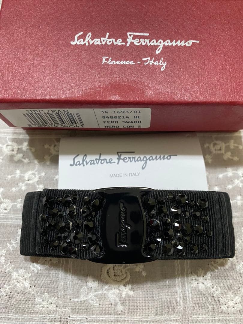 フェラガモ⭐︎バレッタ⭐︎スワロフスキー⭐︎黒⭐︎ヴァラ