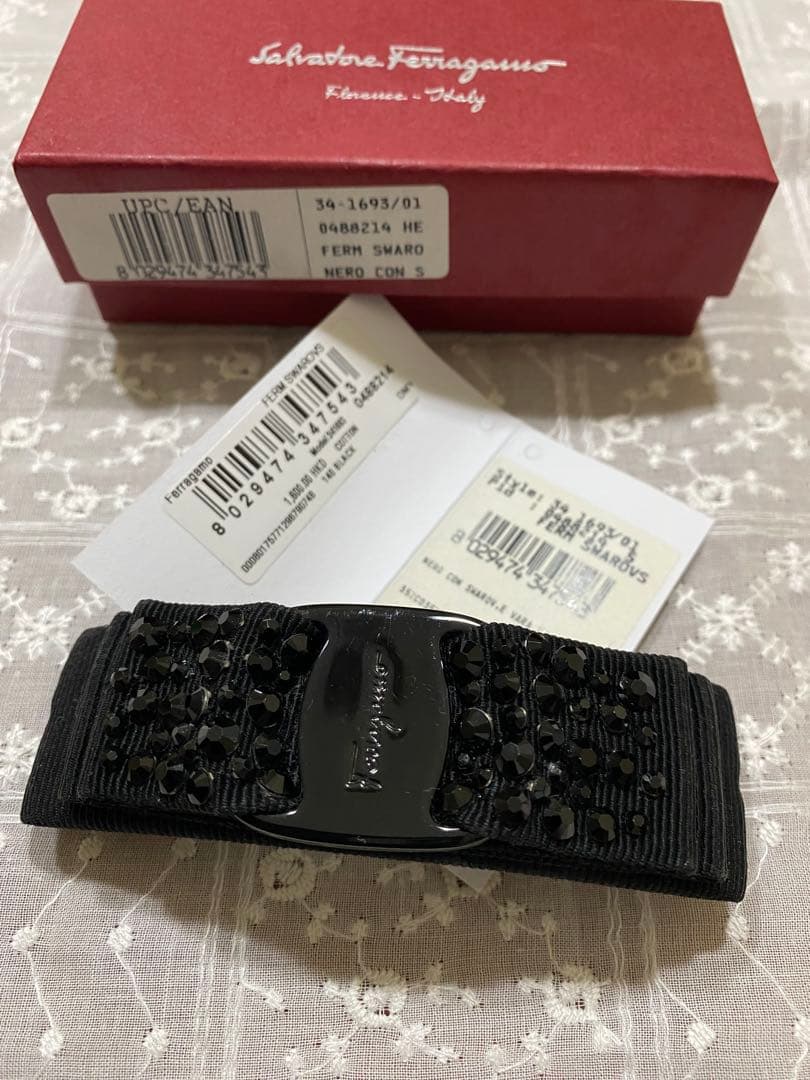 フェラガモ⭐︎バレッタ⭐︎スワロフスキー⭐︎黒⭐︎ヴァラ