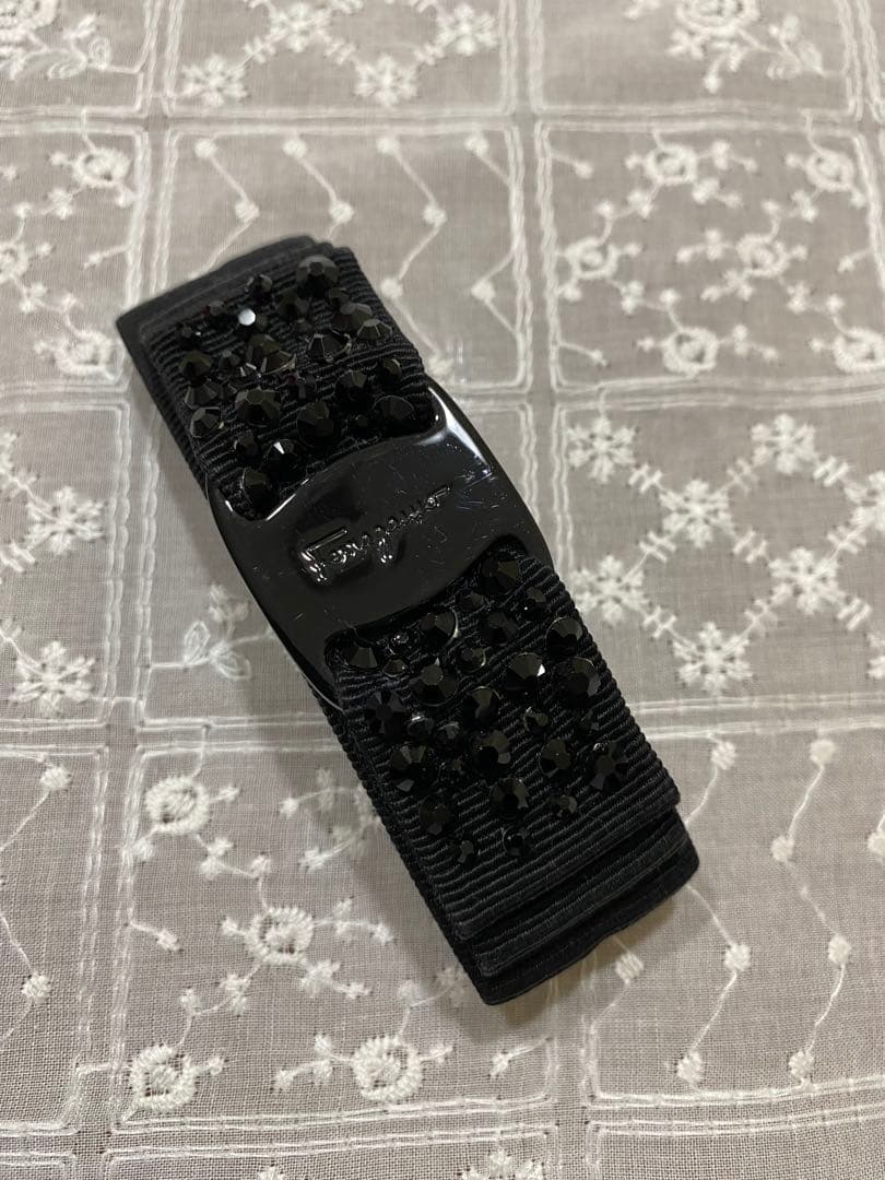 フェラガモ⭐︎バレッタ⭐︎スワロフスキー⭐︎黒⭐︎ヴァラ