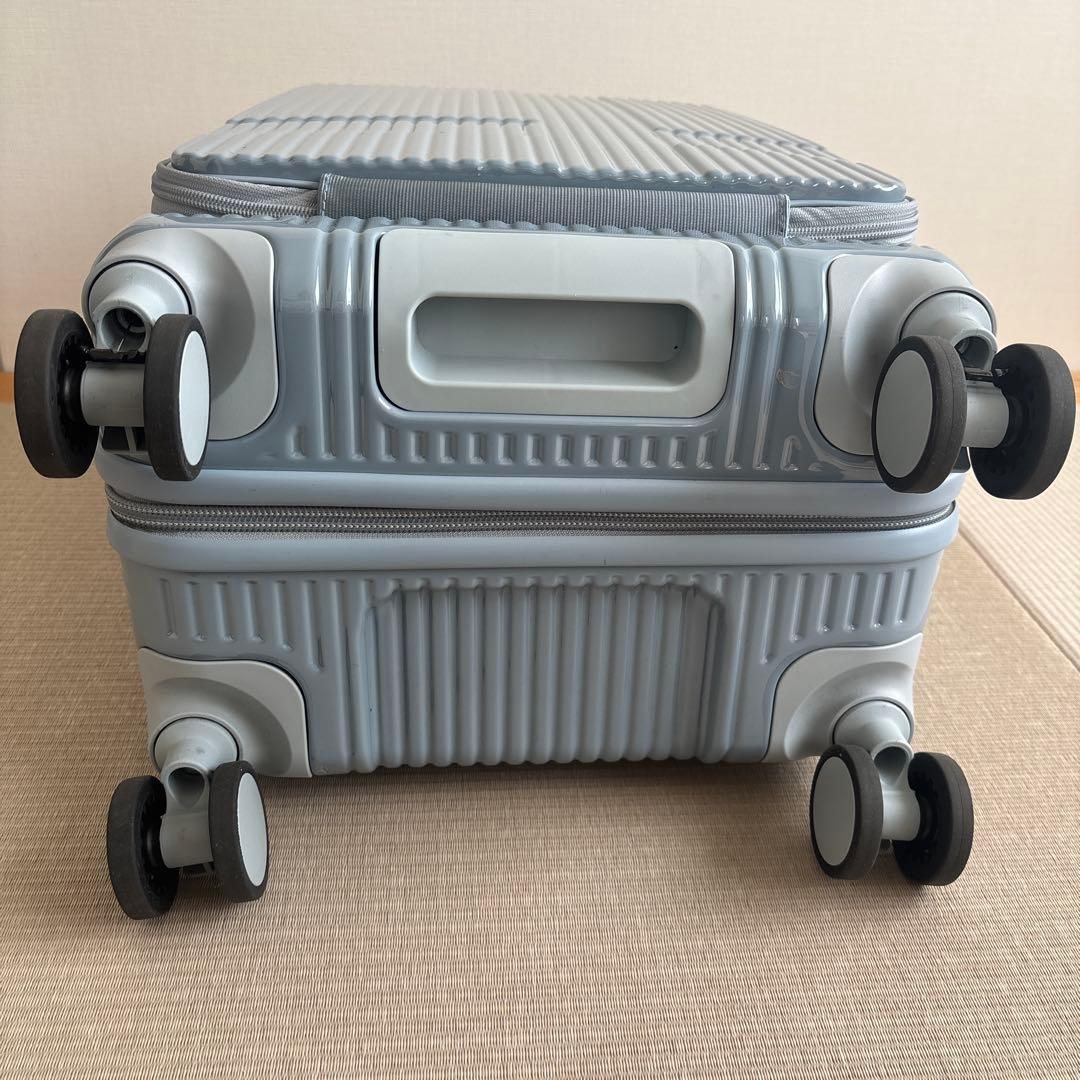美品 イノベーター スーツケース INV155 55L 鏡面タイプクラウドグレー