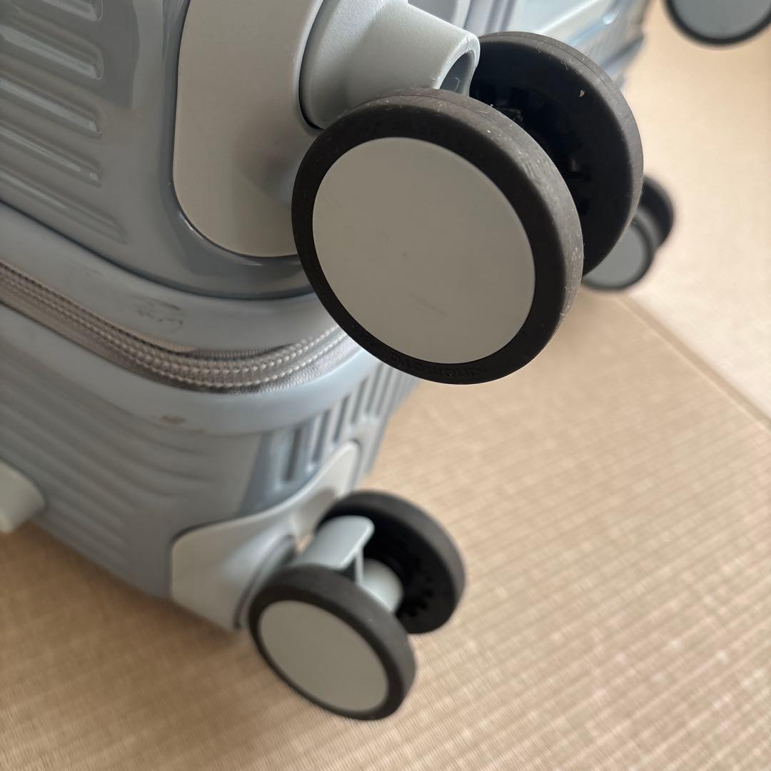 美品 イノベーター スーツケース INV155 55L 鏡面タイプクラウドグレー