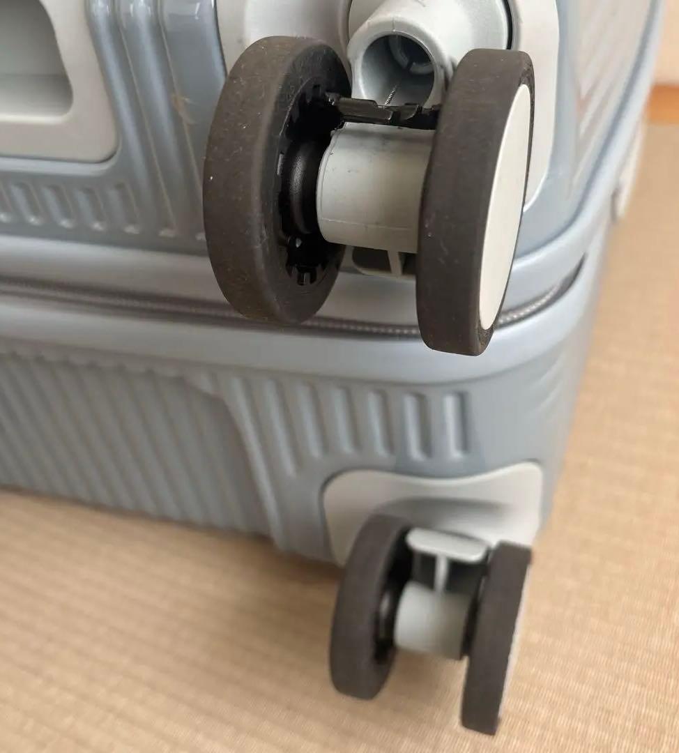 美品 イノベーター スーツケース INV155 55L 鏡面タイプクラウドグレー