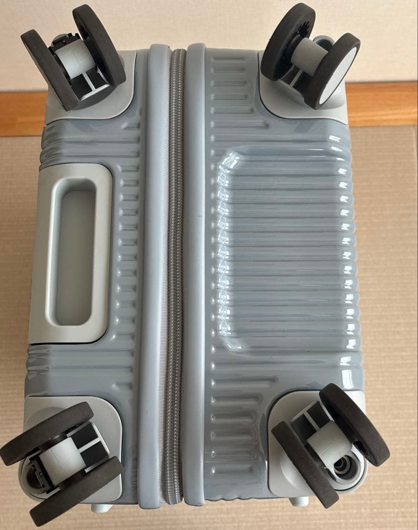 美品 イノベーター スーツケース INV155 55L 鏡面タイプクラウドグレー