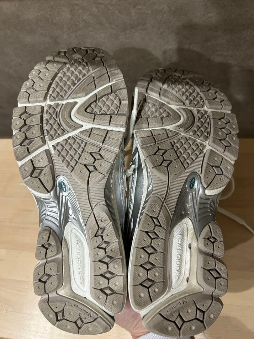 【極美品】New Balance M1906REE 24cm