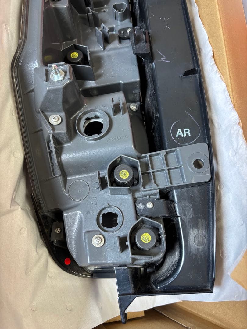 トヨタ　80ノア　エスクァイア　後期　テールランプ　テールレンズ　シルバー