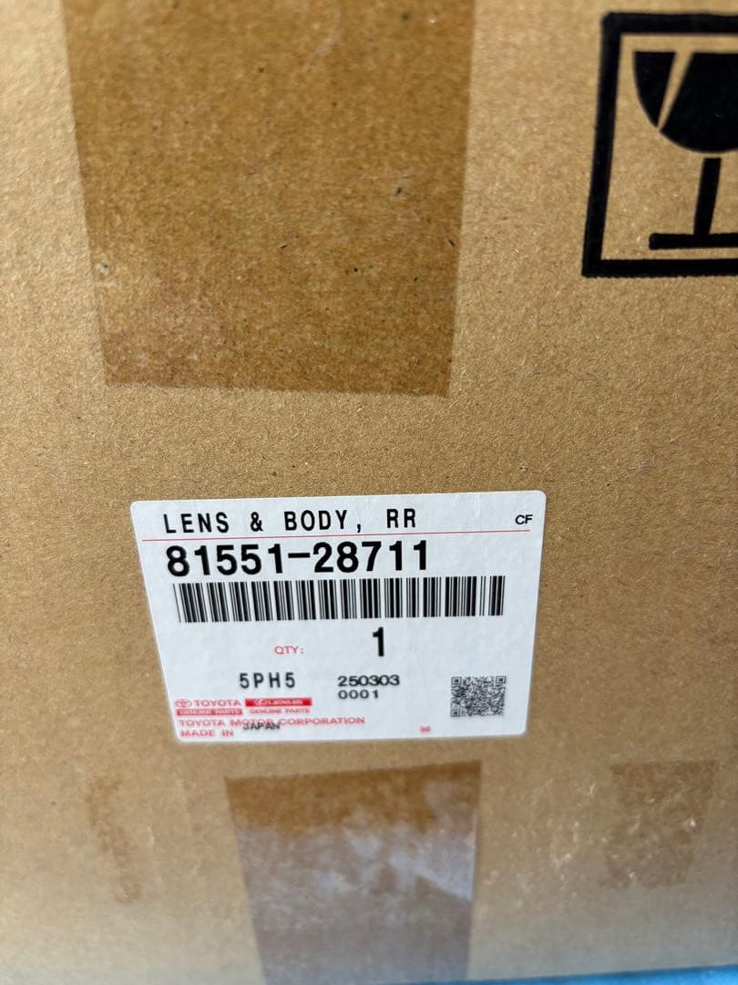 トヨタ　80ノア　エスクァイア　後期　テールランプ　テールレンズ　シルバー