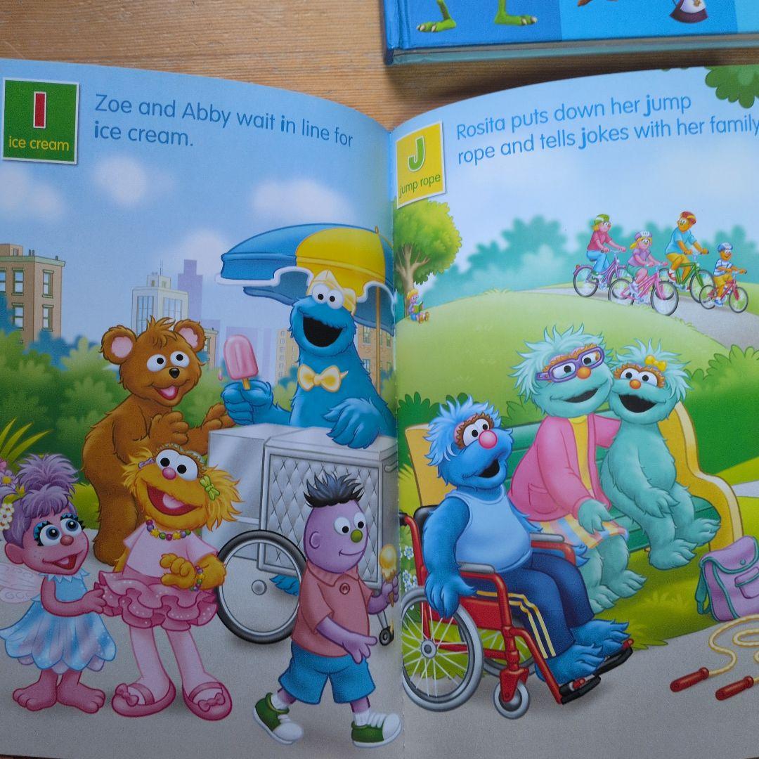 ディズニー　エルモ　音の出る絵本 トーマス　フィギュアプレイマット付き絵本など