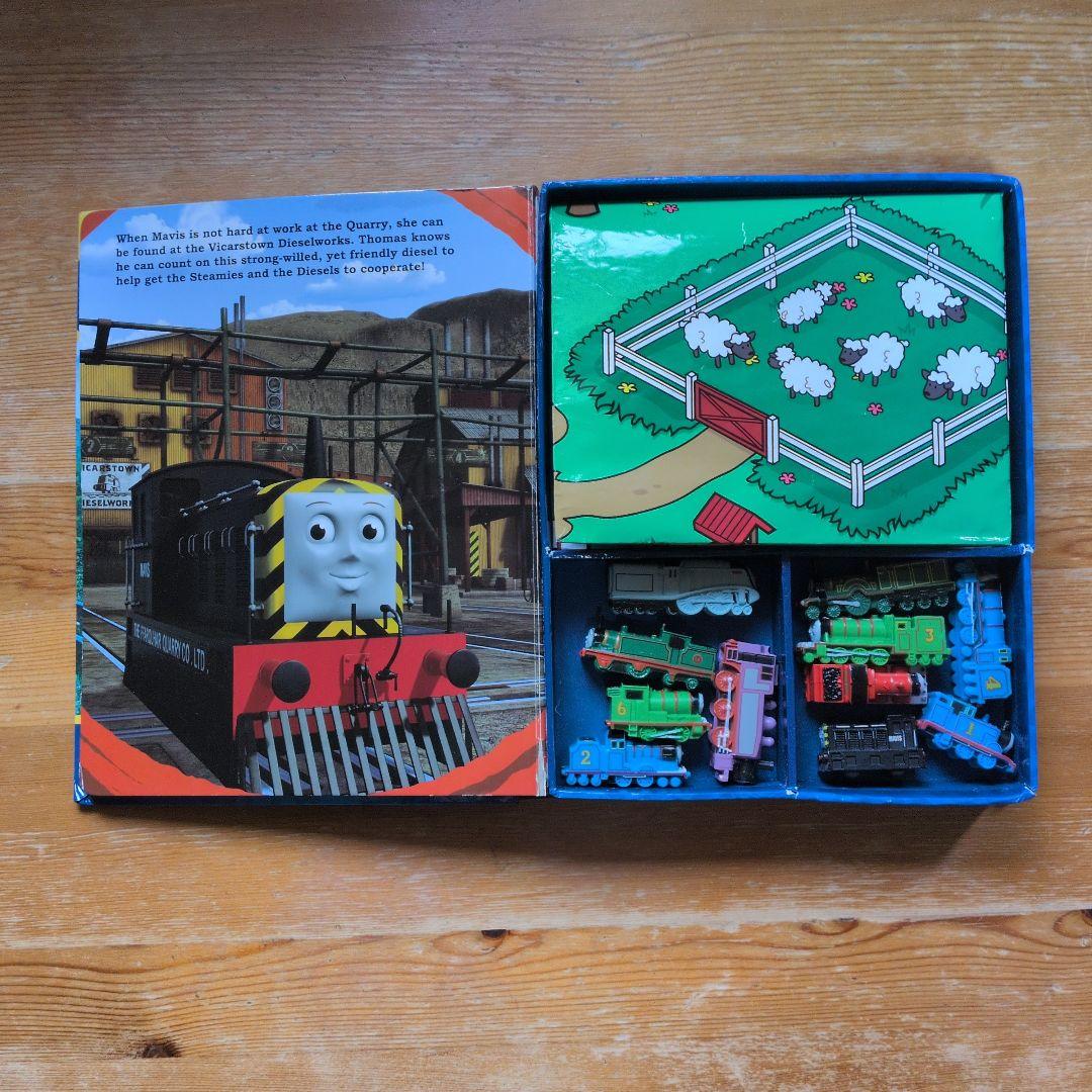 ディズニー　エルモ　音の出る絵本 トーマス　フィギュアプレイマット付き絵本など