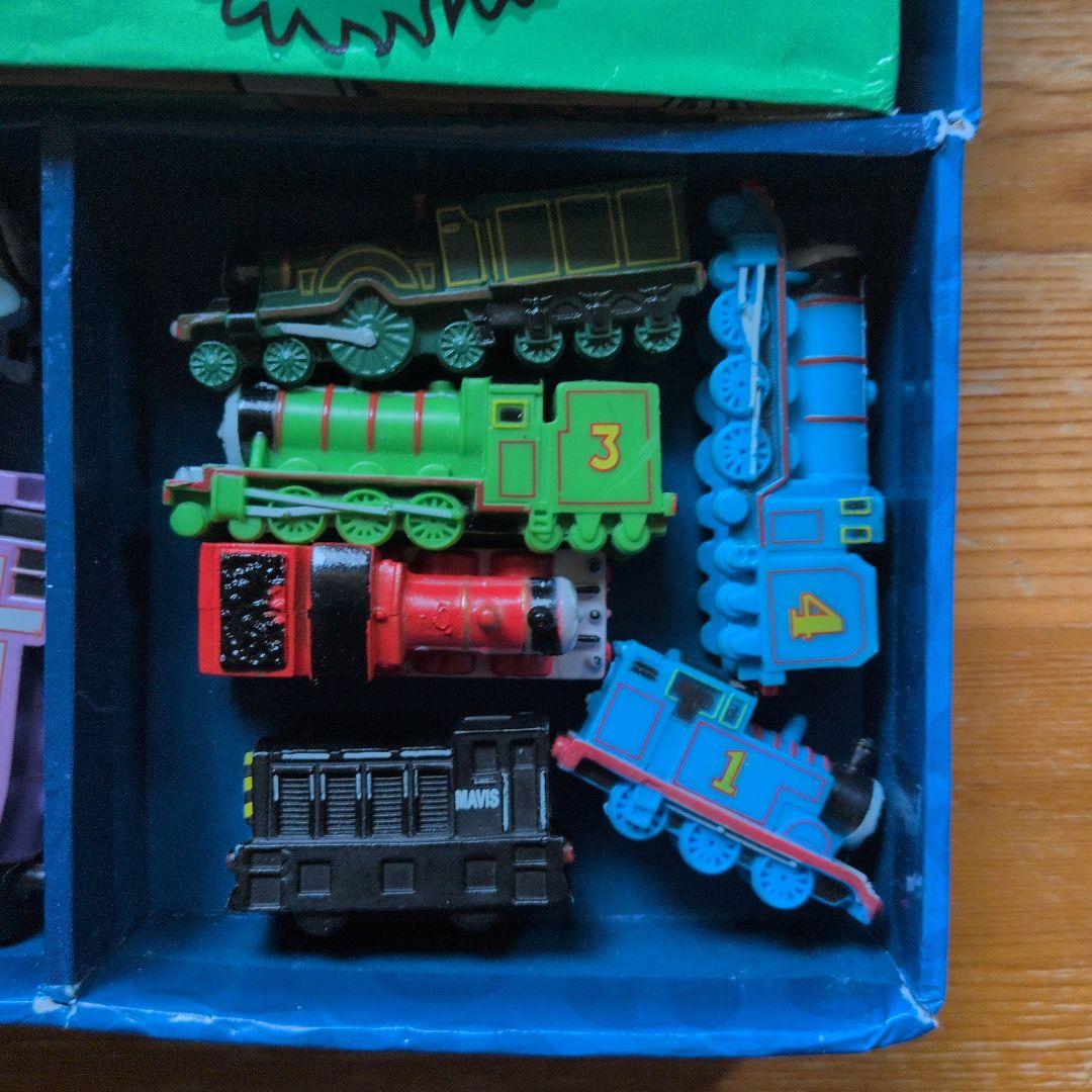 ディズニー　エルモ　音の出る絵本 トーマス　フィギュアプレイマット付き絵本など