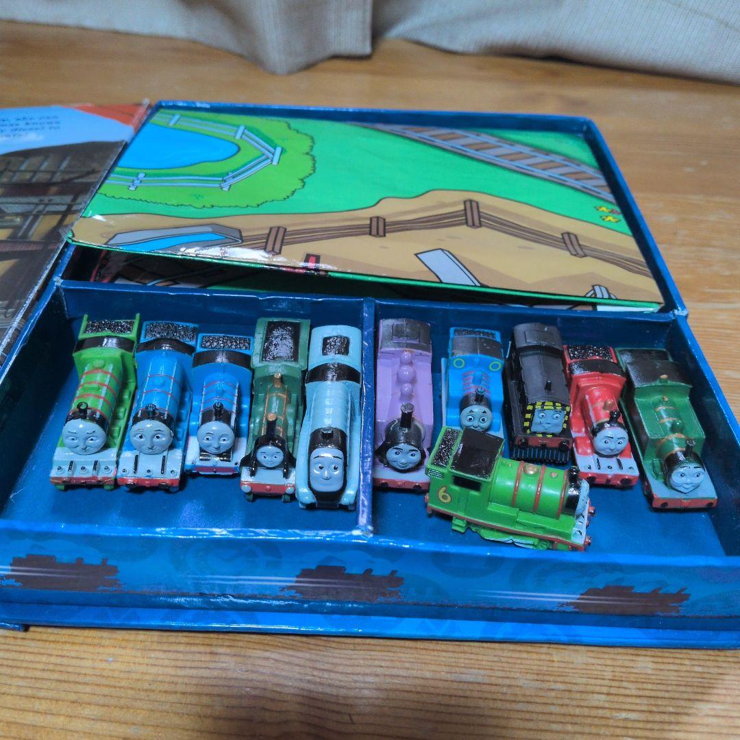 ディズニー　エルモ　音の出る絵本 トーマス　フィギュアプレイマット付き絵本など