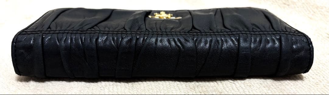 PRADA ブラックレザー 長財布　ギャザー　ゴールド　プラダ財布