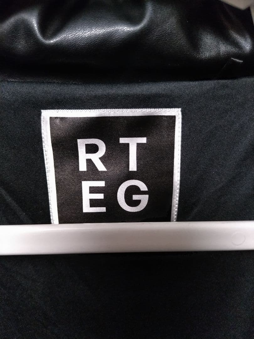 アダムスジャグラー　レトロエンジン　エコ レザー　中綿　ベスト　黒