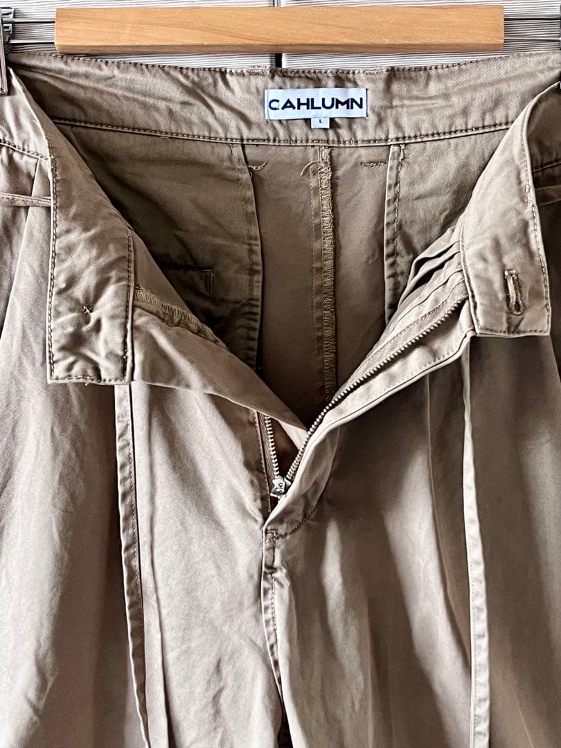 CAHLUMN カウラム 2 Tuck Chino Shorts