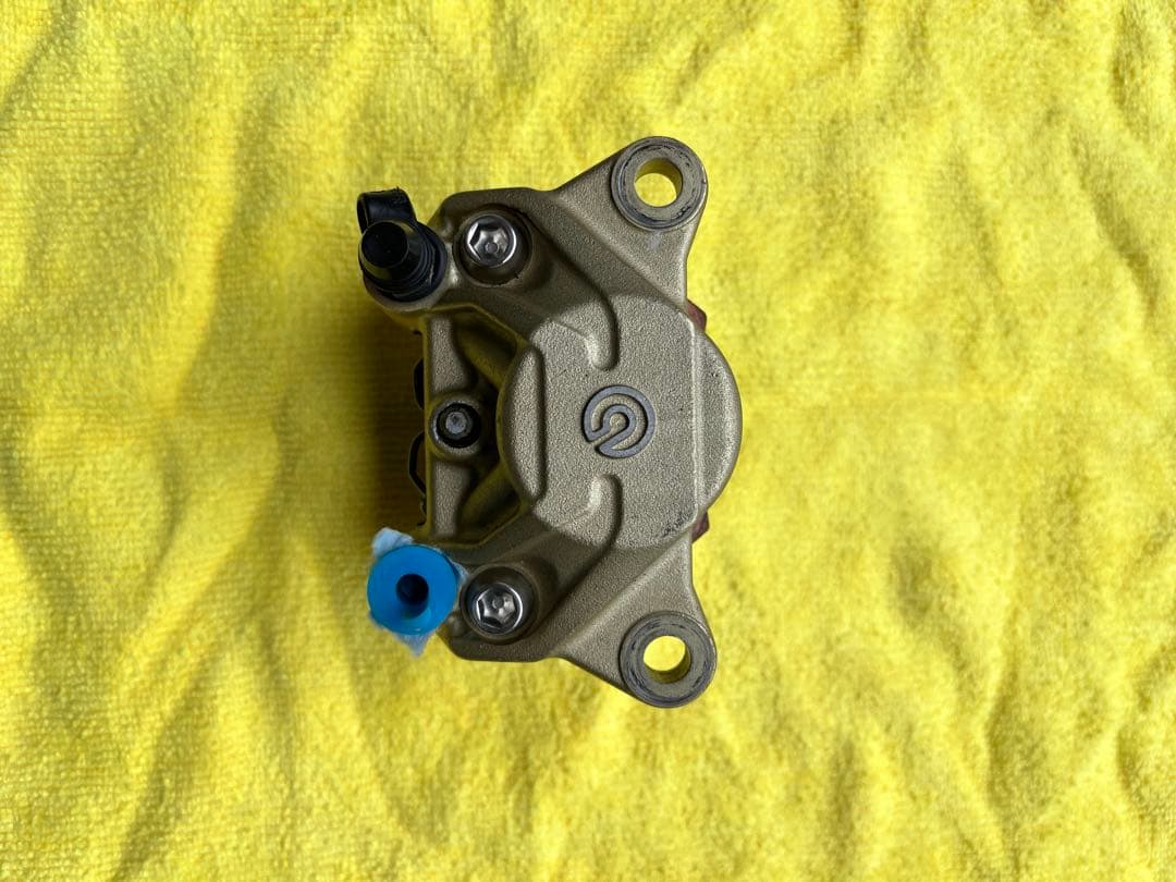 ブレンボ？ ゴールド ブレーキキャリパー パッド付き