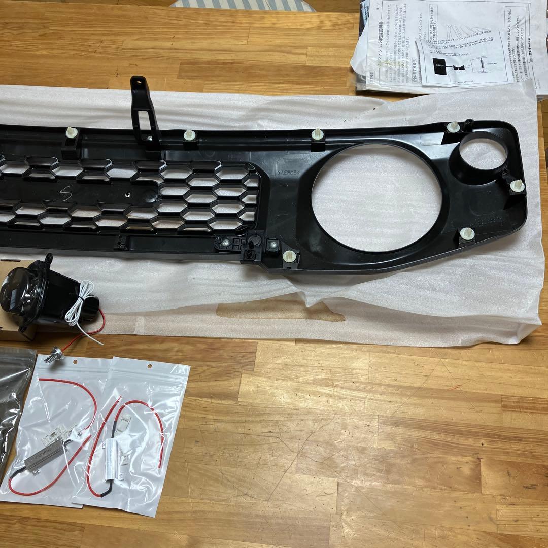 新品SUZUKI ジムニー　純正オプショングリル & LEDフォグランプセット