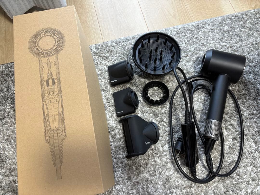 今日だけ！19000円　Dyson ヘアドライヤー ブラック