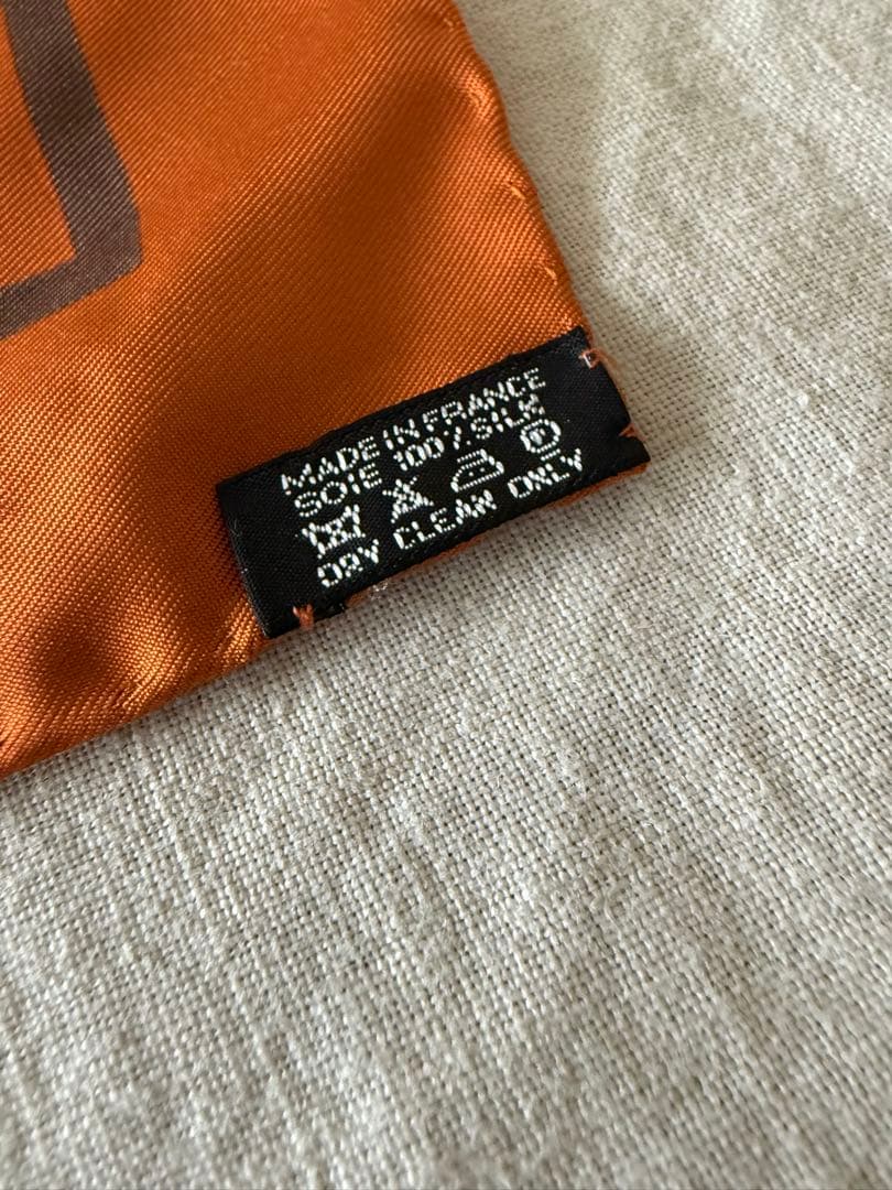 HERMES エルメス プチ　カレ　スカーフ ガヴロッシュ ボルデュックリボン