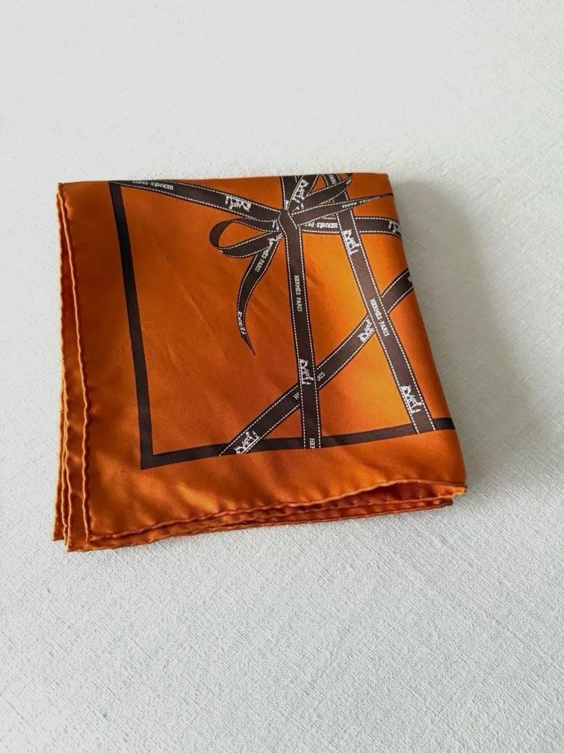 HERMES エルメス プチ　カレ　スカーフ ガヴロッシュ ボルデュックリボン