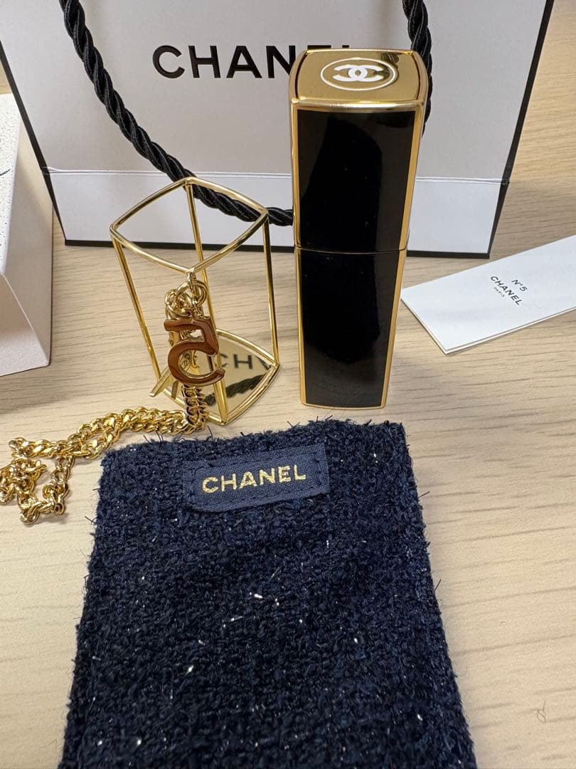 CHANEL N°5 エッセンシャルパフューム2025年クリスマス限定チェーン付