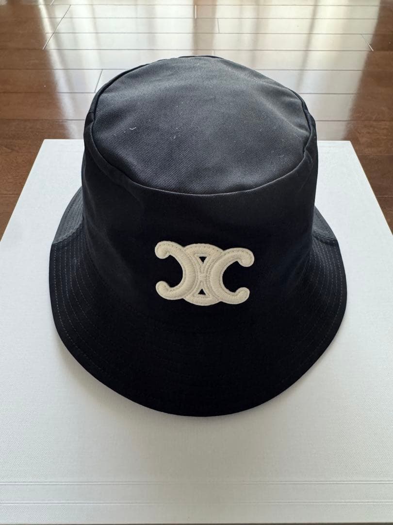 1回1〜2時間使用！極美品！箱付き！CELINE トリオンフバケットハット L