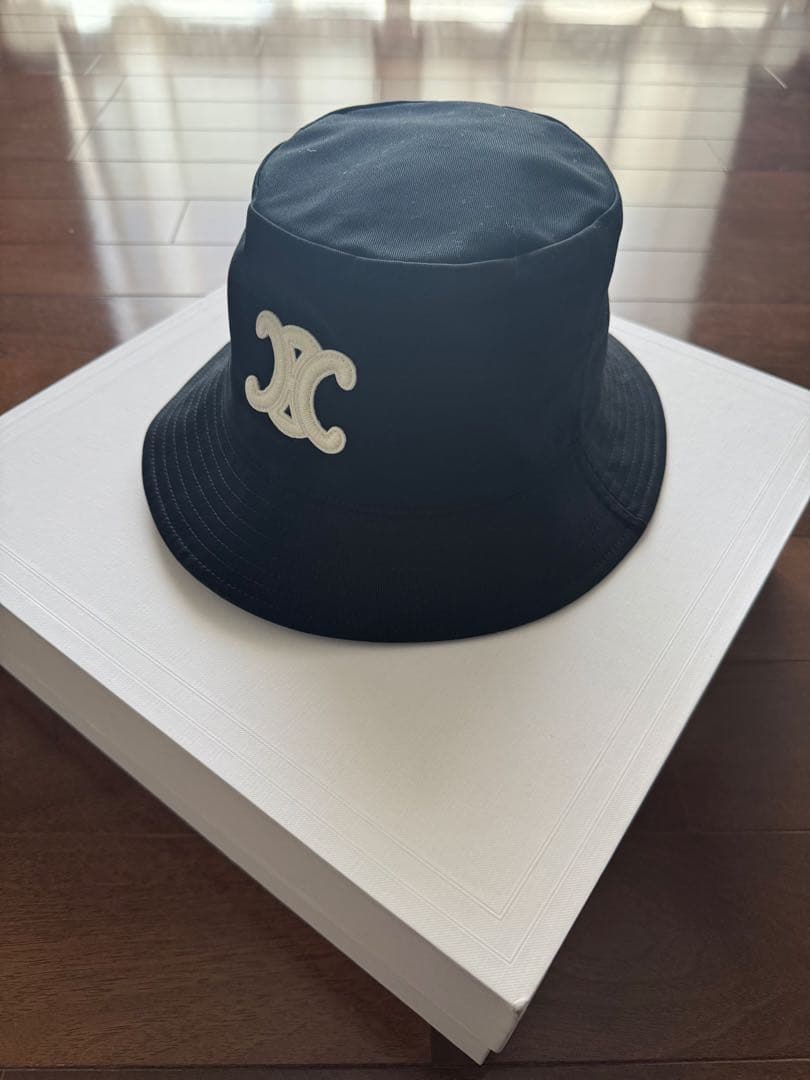 1回1〜2時間使用！極美品！箱付き！CELINE トリオンフバケットハット L