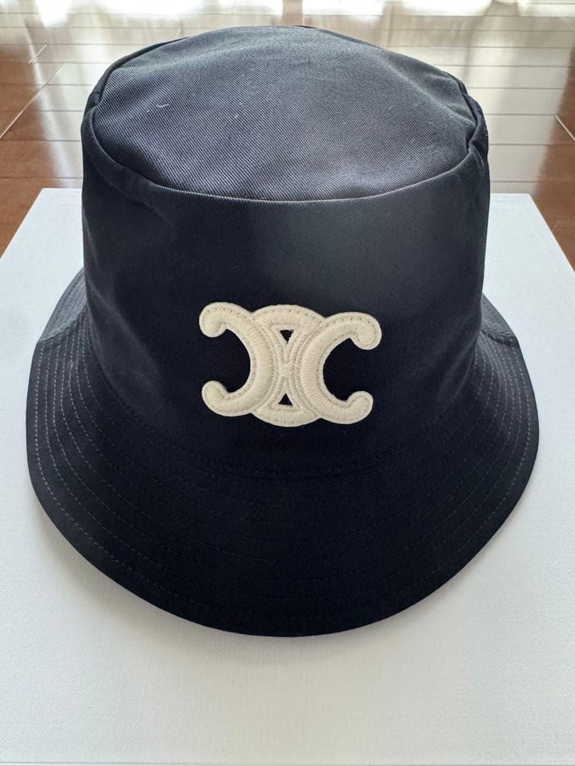 1回1〜2時間使用！極美品！箱付き！CELINE トリオンフバケットハット L