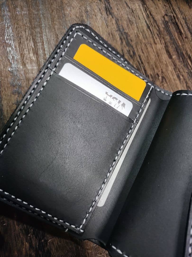 専用❣TOMO様★黒本革、白糸、インディアンコンチョ★ミドル折財布フラップ全縫