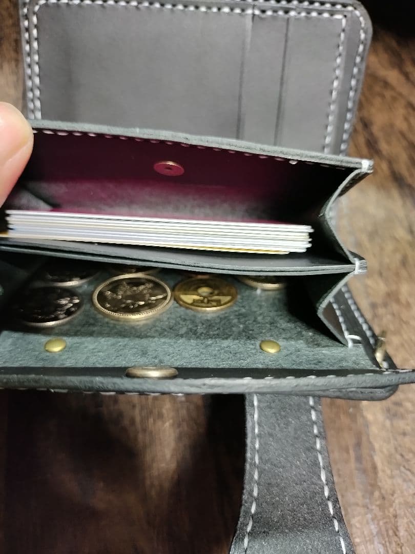 専用❣TOMO様★黒本革、白糸、インディアンコンチョ★ミドル折財布フラップ全縫