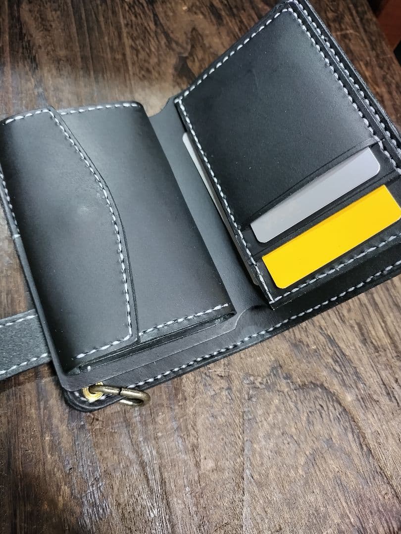 専用❣TOMO様★黒本革、白糸、インディアンコンチョ★ミドル折財布フラップ全縫