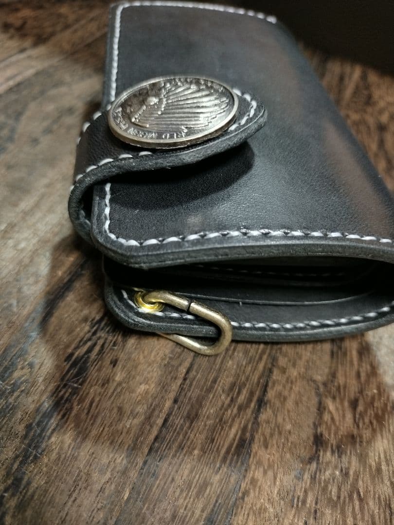 専用❣TOMO様★黒本革、白糸、インディアンコンチョ★ミドル折財布フラップ全縫