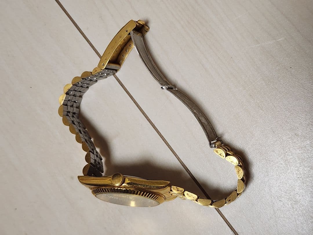 ゴールド 金属ベルト 時計 ダイヤモンド風