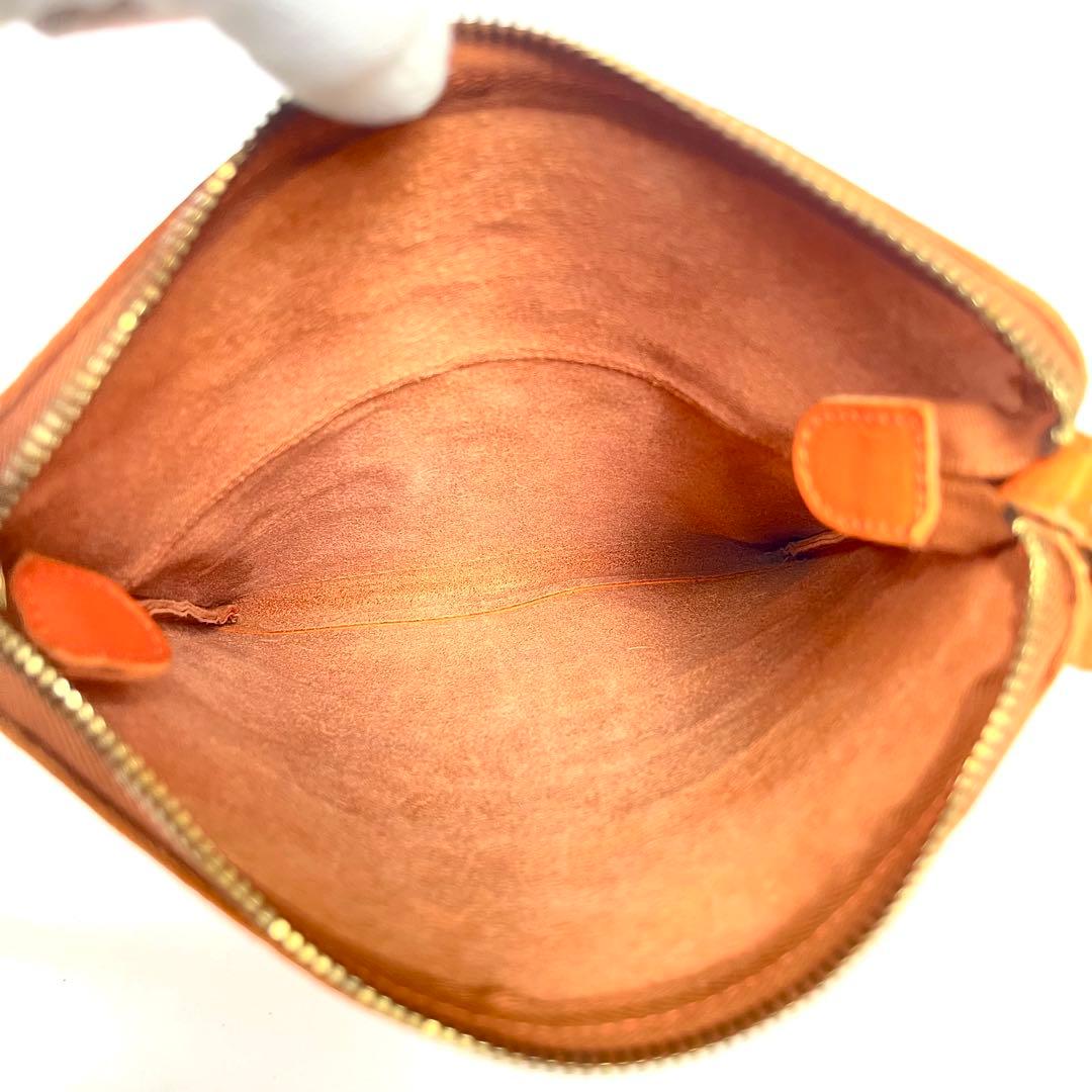 イルビゾンテ　サコッシュ　オールレザー　ショルダーバッグ　ロゴ型押し　極美品