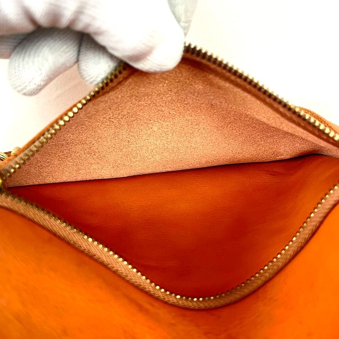 イルビゾンテ　サコッシュ　オールレザー　ショルダーバッグ　ロゴ型押し　極美品