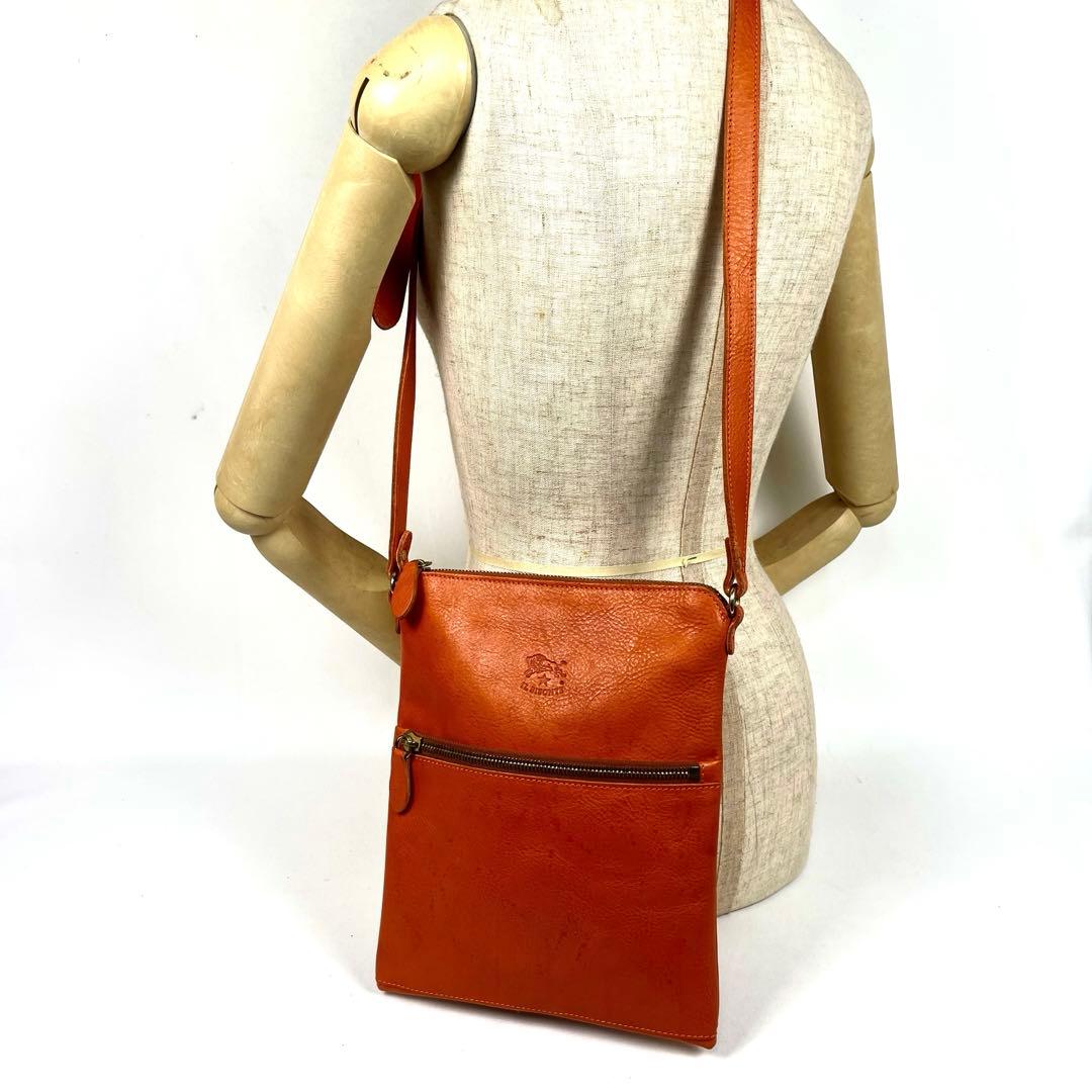 イルビゾンテ　サコッシュ　オールレザー　ショルダーバッグ　ロゴ型押し　極美品