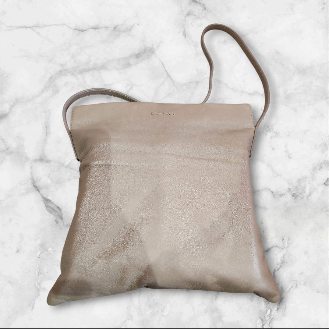 LOEWE ピンクレザーショルダーバッグ