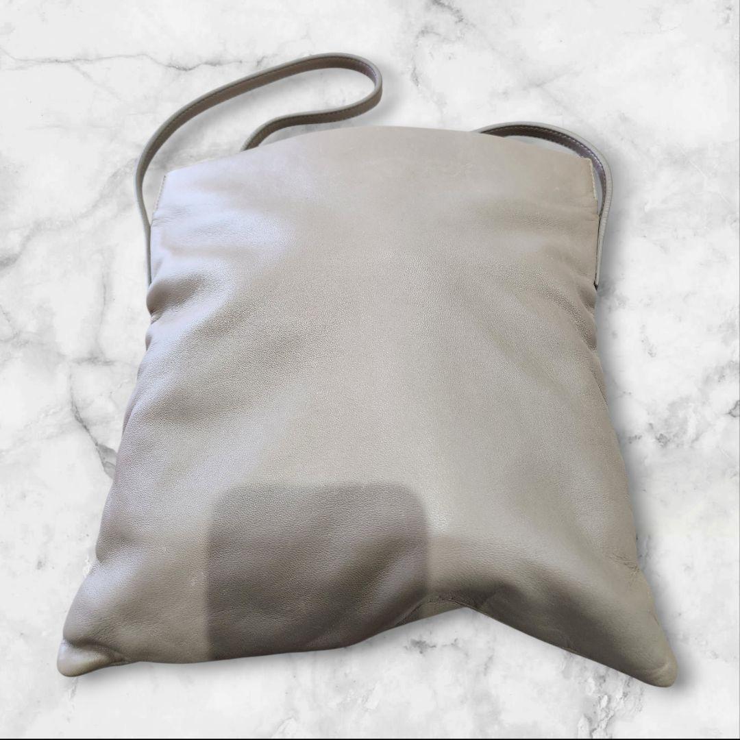 LOEWE ピンクレザーショルダーバッグ