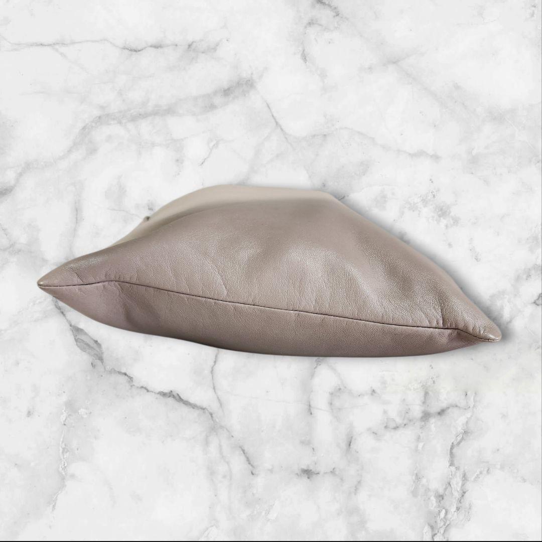 LOEWE ピンクレザーショルダーバッグ