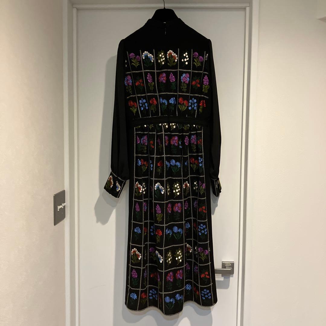 ユーザー）ロキト　花柄刺繍のロングドレス　人気の型です