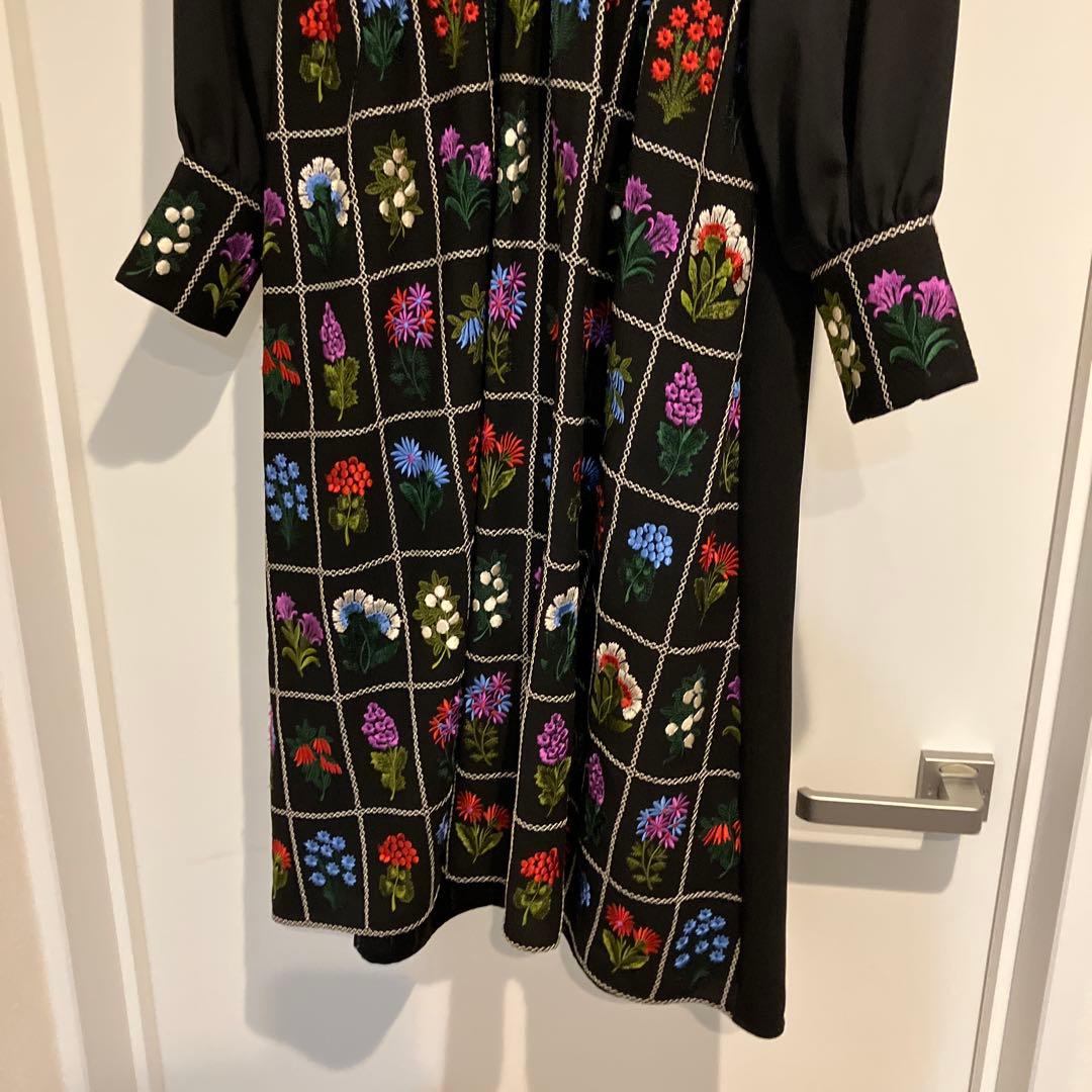 ユーザー）ロキト　花柄刺繍のロングドレス　人気の型です