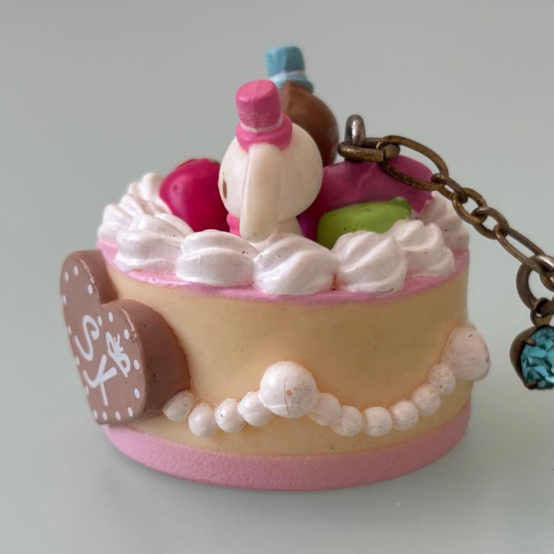 シュガーバニーズ　キーホルダー　ケーキ