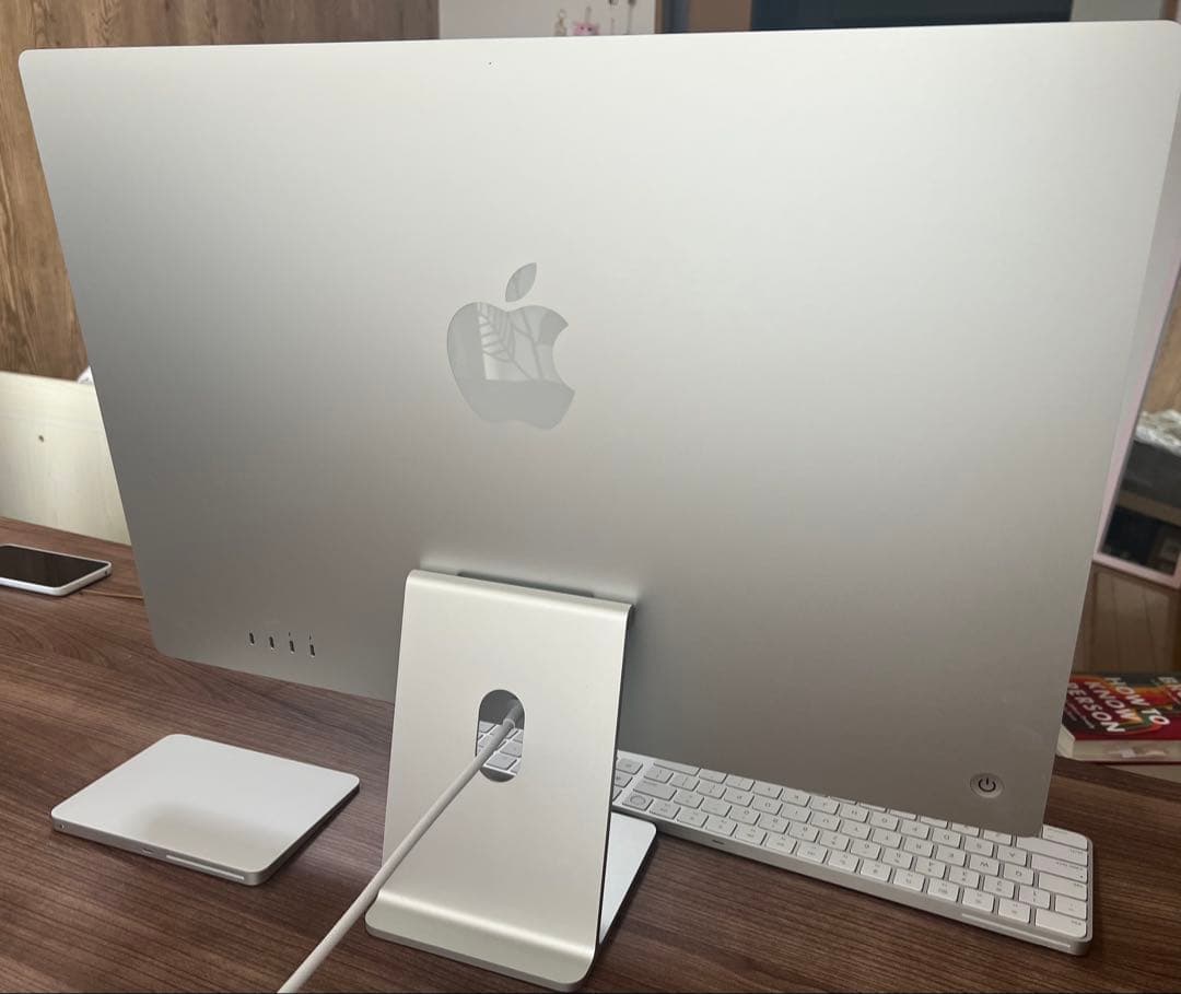 美品iMac 2023 24インチ M3チップ 16GBメモリ 512GBSSD