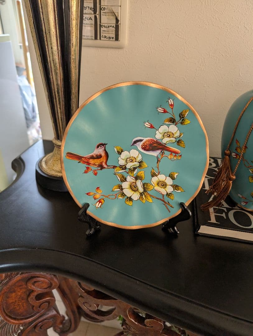 青い陶器の花瓶と皿のセット