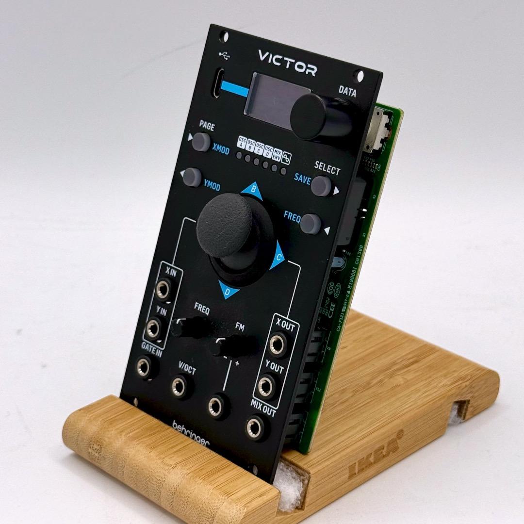 behringer VICTOR クアッドベクトルモーフィングオシレーター