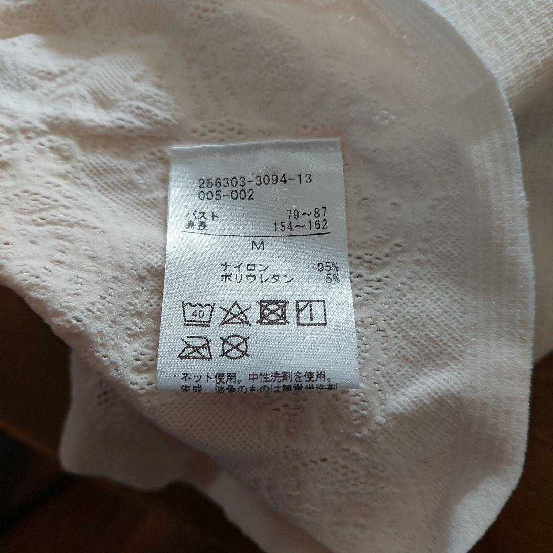 チャコットのハイネックノーソイングトップス