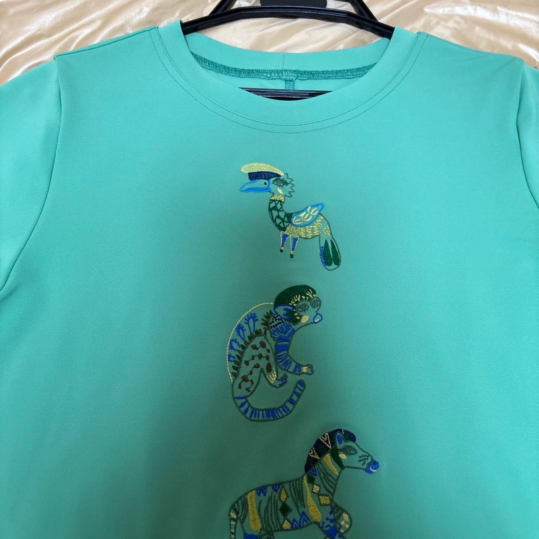 【未使用に近い】✨トクコプルミエヴォル✨グリーン地前中央刺繍裾フリルチュニック❣️